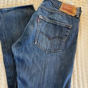 Men’s 501 distressed PERFECT for making shorts or cutting hem to make shorter